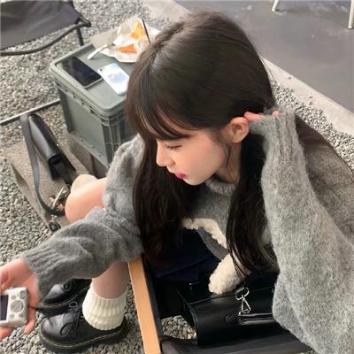 看不见的月亮 海报